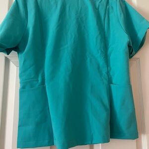 Figs Inala Slim scrub top